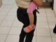 Localizan a padres de niña encontrada sin supervisión de un adulto