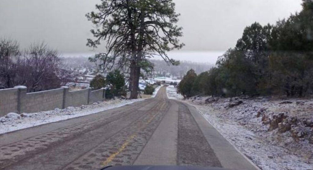 Se registra caída de nieve y aguanieve durante las primeras horas de este sábado