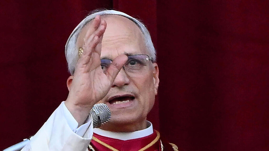 Es la persona más adecuada; va a ser apóstol de la paz, dice Mons. Castro Castro sobre el papa León XIV
