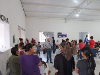 Acerca Arturo Zubía servicios gratuitos a familias de La Cruz a través de la feria de servicios Cuenta Conmigo